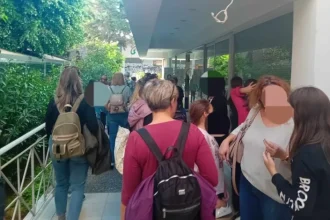 Γονείς στο Περιστέρι ζήτησαν δασκάλα για τα παιδιά τους και τους απείλησαν με την αστυνομία!