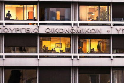 Οι Μικρομεσαίοι που όλοι φτύνουν
