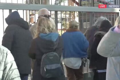 Πέτρου Ράλλη: Συμβολικός αποκλεισμός από συγγενείς των προσαχθέντων – Τι είπε πατέρας 26χρονου στην ΕΡΤ