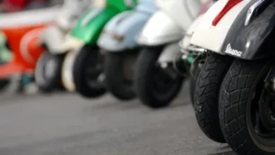 Μαγνησίας και Σμύρνης: Για τη γιαγιά ή για τα μηχανάκια φτιάχτηκε το πεζοδρόμιο; 7 Μαγνησίας και Σμύρνης: Για τη γιαγιά ή για τα μηχανάκια φτιάχτηκε το πεζοδρόμιο;