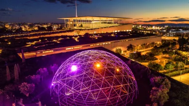 Eορταστικό μπαρ, αγαπημένοι DJs και μουσικοί παραγωγοί στα decks 16 Eορταστικό μπαρ, αγαπημένοι DJs και μουσικοί παραγωγοί στα decks