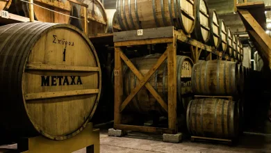 "Μεταξύ μας… Metaxa": Το ελληνικό ποτό που από τα σοκάκια Πειραιά κατέκτησε την παγκόσμια αγορά 6 "Μεταξύ μας… Metaxa": Το ελληνικό ποτό που από τα σοκάκια Πειραιά κατέκτησε την παγκόσμια αγορά