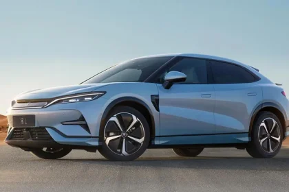 BYD: Στο Αιγάλεω η πρώτη αντιπροσωπεία του κινεζικού κολοσσού