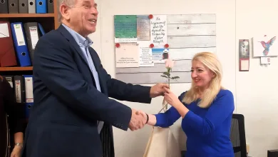 Ένα τριαντάφυλλο για την γυναίκα εργαζόμενη