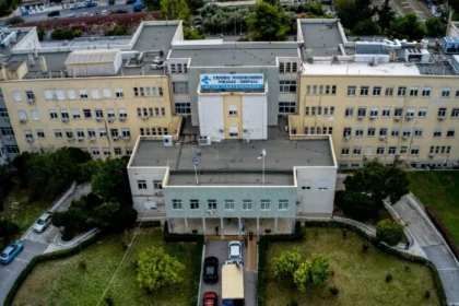 Δύο ώρες χάους στο Κρατικό Νίκαιας - Έκαναν ιατρικές πράξεις με φακούς κινητών!