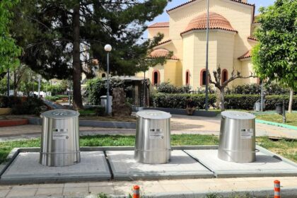 Οι πολλαπλές ωφέλειες που φέρνουν οι νέοι βυθιζόμενοι κάδοι στο Αιγάλεω