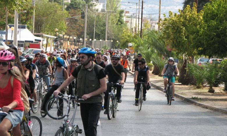 Ο ποδηλατόδρομος στην Ιερά Οδό προκαλεί συζητήσεις επί συζητήσεων από το 1991 μέχρι τις μέρες μας…