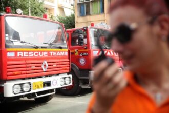 Αιγάλεω: Στο κέντρο επιχειρήσεων των εθελοντών πυροσβεστών - Οι αφανείς ήρωες σε δράση