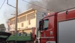 Φωτιά σε αποθήκη στο Αιγάλεω - Μήνυμα από το 112 για τον καπνό