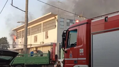 Φωτιά σε αποθήκη στο Αιγάλεω - Μήνυμα από το 112 για τον καπνό 2 Φωτιά σε αποθήκη στο Αιγάλεω - Μήνυμα από το 112 για τον καπνό
