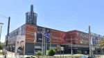 Αποκολλήθηκε κομμάτι στέγης του “Village” και τραυμάτισε παιδί