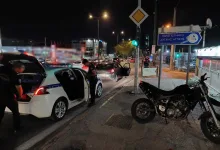 Αιγάλεω: "Τύφλα" οδηγός φορτηγού, σάρωσε σταθμευμένα αυτοκίνητα