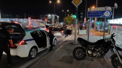 Αιγάλεω: "Τύφλα" οδηγός φορτηγού, σάρωσε σταθμευμένα αυτοκίνητα