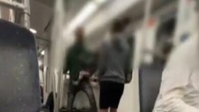 Μετρό, Γραμμή 3: Ζευγάρι πλακώθηκε στο ξύλο με το μωρό στην αγκαλιά! - Βίντεο