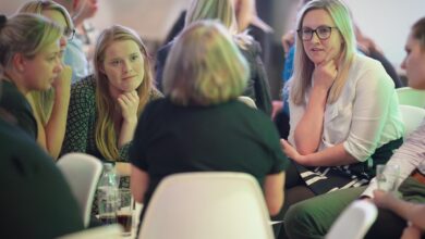 Στη Δημοτική Βιβλιοθήκη Αιγάλεω αντί για βιβλία μπορείς να "δανειστείς" ανθρώπους