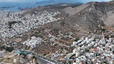 Εκατοντάδες ιδιοκτήτες χάνουν περιουσία σε Κορυδαλλό και Νίκαια - "Γιατί τα κάνουν αυτά οι δασάρχες;" 7 Εκατοντάδες ιδιοκτήτες χάνουν περιουσία σε Κορυδαλλό και Νίκαια - "Γιατί τα κάνουν αυτά οι δασάρχες;"