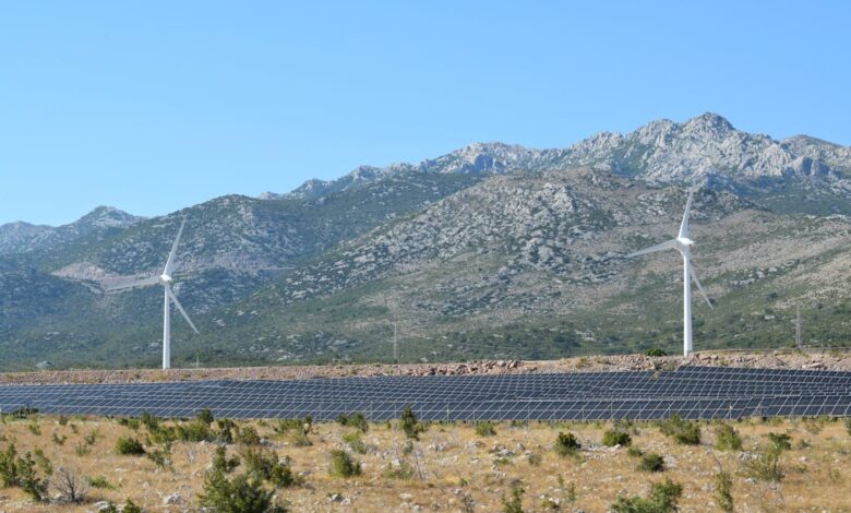 Σκυλακάκης: Δεν είναι κοινωνικά δίκαιο ο μισθωτός των 1.300 ευρώ να πληρώνει επιδοτήσεις στον επενδυτή πράσινης ενέργειας