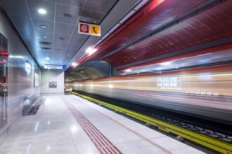 Ρωγμές και φθορές σε ράγες του Μετρό μειώνουν τις ταχύτητες των συρμών