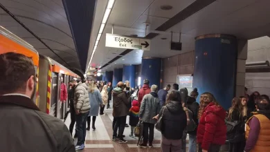 Μετρό: Απίστευτο, σοβαρό ατύχημα επιβάτη στην Αγία Μαρίνα - Έπεσε στις ράγες, ανάμεσα στα βαγόνια 1 Μετρό: Απίστευτο, σοβαρό ατύχημα επιβάτη στην Αγία Μαρίνα - Έπεσε στις ράγες, ανάμεσα στα βαγόνια