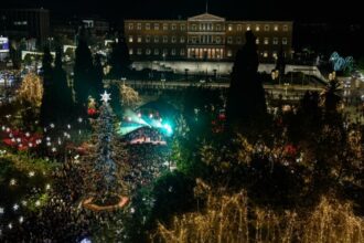 Χριστούγεννα στην Αθήνα με drive-in σινεμά στον Λυκαβηττό, πάρτι, προβολές και εκδηλώσεις σε επίλεκτα μουσεία