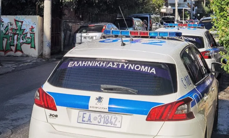 Άνδρας που καταδιώκει γυναίκες προκαλεί τρόμο στο Περιστέρι