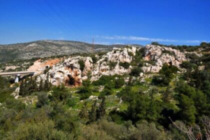 Οι άγνωστες αρχαιότητες του όρους Αιγάλεω και οι λαθρανασκαφείς