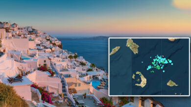 Ο Β. Παπαζάχος για τα δύο παράλληλα φαινόμενα στη Σαντορίνη, ηφαιστειακό και τεκτονικό 14 Ο Β. Παπαζάχος για τα δύο παράλληλα φαινόμενα στη Σαντορίνη, ηφαιστειακό και τεκτονικό