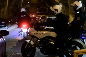 Αιγάλεω: Ανήλικοι σε μηχανάκι εμβόλισαν μηχανές της ΔΙΑΣ και τραυμάτισαν αστυνομικό