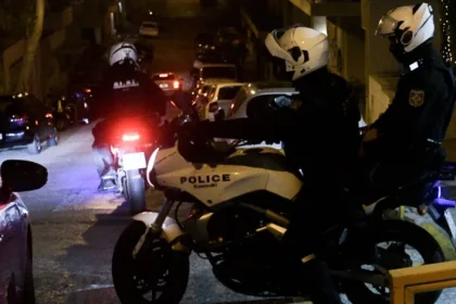 Αιγάλεω: Ανήλικοι σε μηχανάκι εμβόλισαν μηχανές της ΔΙΑΣ και τραυμάτισαν αστυνομικό