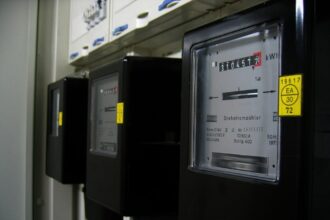 Μηνιαίοι λογαριασμοί ρεύματος: Καταγγελίες καταναλωτών για χάος στις μετρήσεις
