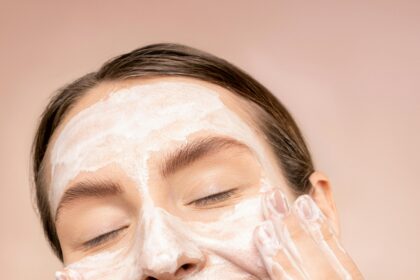 10 μύθοι για το Skincare που ίσως πιστεύεις ακόμα