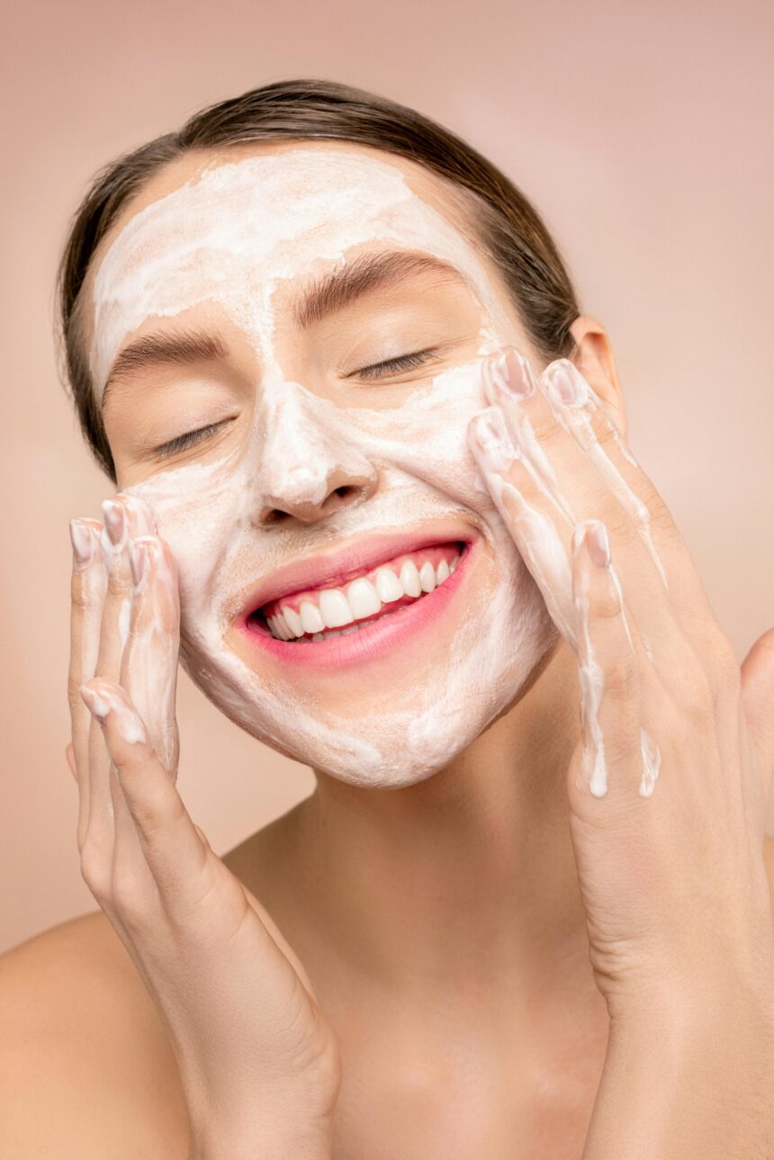 10 μύθοι για το Skincare που ίσως πιστεύεις ακόμα