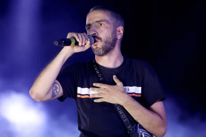 Ο ΛΕΞ ανακοίνωσε τη συναυλία του καλοκαιριού στο ΟΑΚΑ και «έριξε» το ίντερνετ