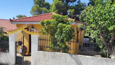 Άγιοι Θεόδωροι: Πωλείται μονοκατοικία με κήπο και θέα θάλασσα - Για εξοχική κατοικία ή επενδυτικό airbnb