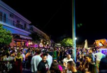 Μαγιάτικος περίπατος στον πεζόδρομο της Ελευσίνας: 7 ωραία στέκια για όλα τα γούστα