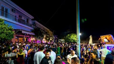 Μαγιάτικος περίπατος στον πεζόδρομο της Ελευσίνας: 7 ωραία στέκια για όλα τα γούστα