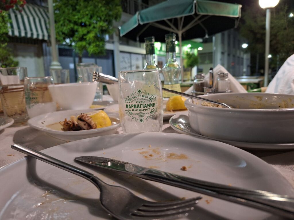 Μαγιάτικος περίπατος στον πεζόδρομο της Ελευσίνας: 7 ωραία στέκια για όλα τα γούστα 4 Μαγιάτικος περίπατος στον πεζόδρομο της Ελευσίνας: 7 ωραία στέκια για όλα τα γούστα