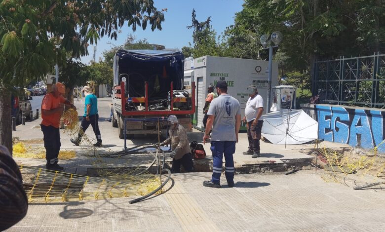 Ιερά Οδός, Μπαρουτάδικο: Σοβαρή βλάβη στο ηλεκτρικό δίκτυο - Υπεράνθρωπη προσπάθεια εργαζόμενων σε αφόρητες συνθήκες 1 Ιερά Οδός, Μπαρουτάδικο: Σοβαρή βλάβη στο ηλεκτρικό δίκτυο - Υπεράνθρωπη προσπάθεια εργαζόμενων σε αφόρητες συνθήκες