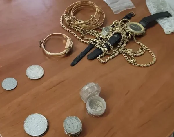 Ζευγάρι έκλεψε σημαντικό ποσό και τιμαλφή από σπίτι στο οποίο έκαναν εργασίες καθαρισμού