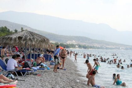 ΠΑΚΟΕ, κατάλληλες - ακατάλληλες παραλίες για μπάνιο: Μ. Πεύκο, Κινέτα, Άγιοι Θεόδωροι, Ίσθμια, Λουτράκι, Ψάθα