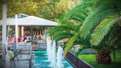 "Εικόνα πλήρους εγκατάλειψης στην καφετέρια - τοπόσημο της πόλης"