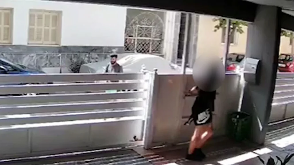 Πλούσια η εγκληματική δράση του 32χρονου που συνελήφθη για παρενόχληση ανήλικων κοριτσιών στο Αιγάλεω 2 Πλούσια η εγκληματική δράση του 32χρονου που συνελήφθη για παρενόχληση ανήλικων κοριτσιών στο Αιγάλεω