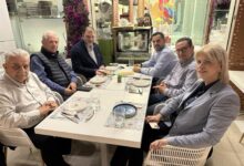 4 δήμαρχοι σε δείπνο εργασίας: Συντονισμός δυνάμεων "για επικείμενες επιδιώξεις", στη Δυτική Αθήνα