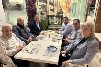 4 δήμαρχοι σε δείπνο εργασίας: Συντονισμός δυνάμεων 