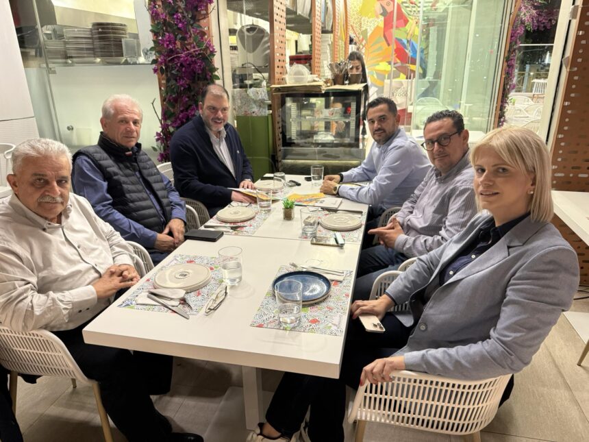 4 δήμαρχοι σε δείπνο εργασίας: Συντονισμός δυνάμεων 4 δήμαρχοι σε δείπνο εργασίας: Συντονισμός δυνάμεων