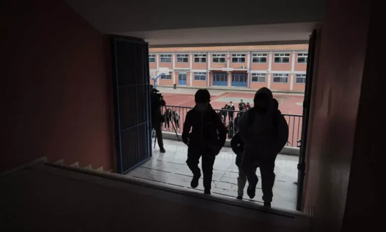 Κυρώσεις σε διευθυντή Δημοτικού στο Περιστέρι - Έκανε κλήρωση για αποκλεισμό μαθητών στο Ολοήμερο 1 Κυρώσεις σε διευθυντή Δημοτικού στο Περιστέρι - Έκανε κλήρωση για αποκλεισμό μαθητών στο Ολοήμερο