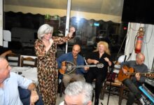 Το γλέντι ξεκίνησε! Όμορφο, νοσταλγικό ταξίδι του λαϊκού τραγουδιού στα καφενεία του Αιγάλεω