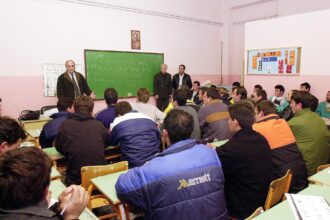Μαθήματα ελληνικής γλώσσας για μετανάστες στον Δήμο Αιγάλεω