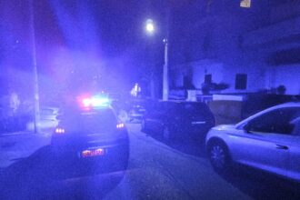 Η Δημοτική Αστυνομία Αιγάλεω απεγκλώβισε 53χρονη από φλεγόμενο διαμέρισμα