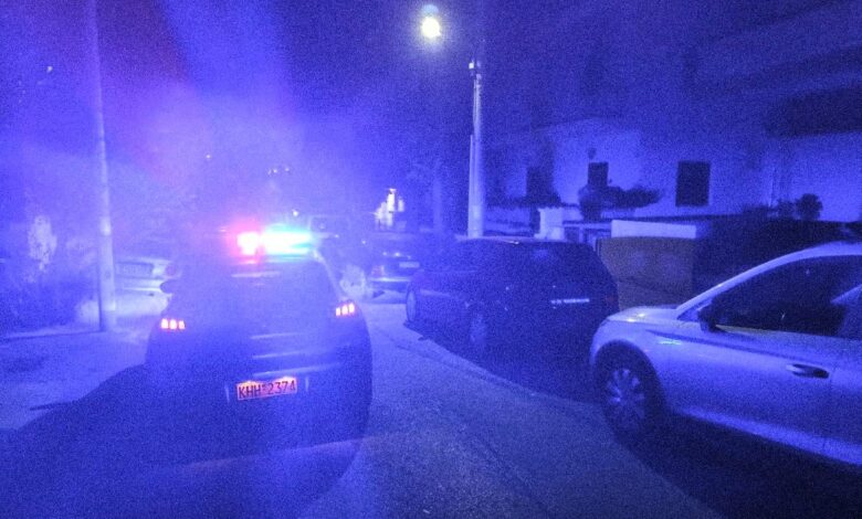 Η Δημοτική Αστυνομία Αιγάλεω απεγκλώβισε 53χρονη από φλεγόμενο διαμέρισμα